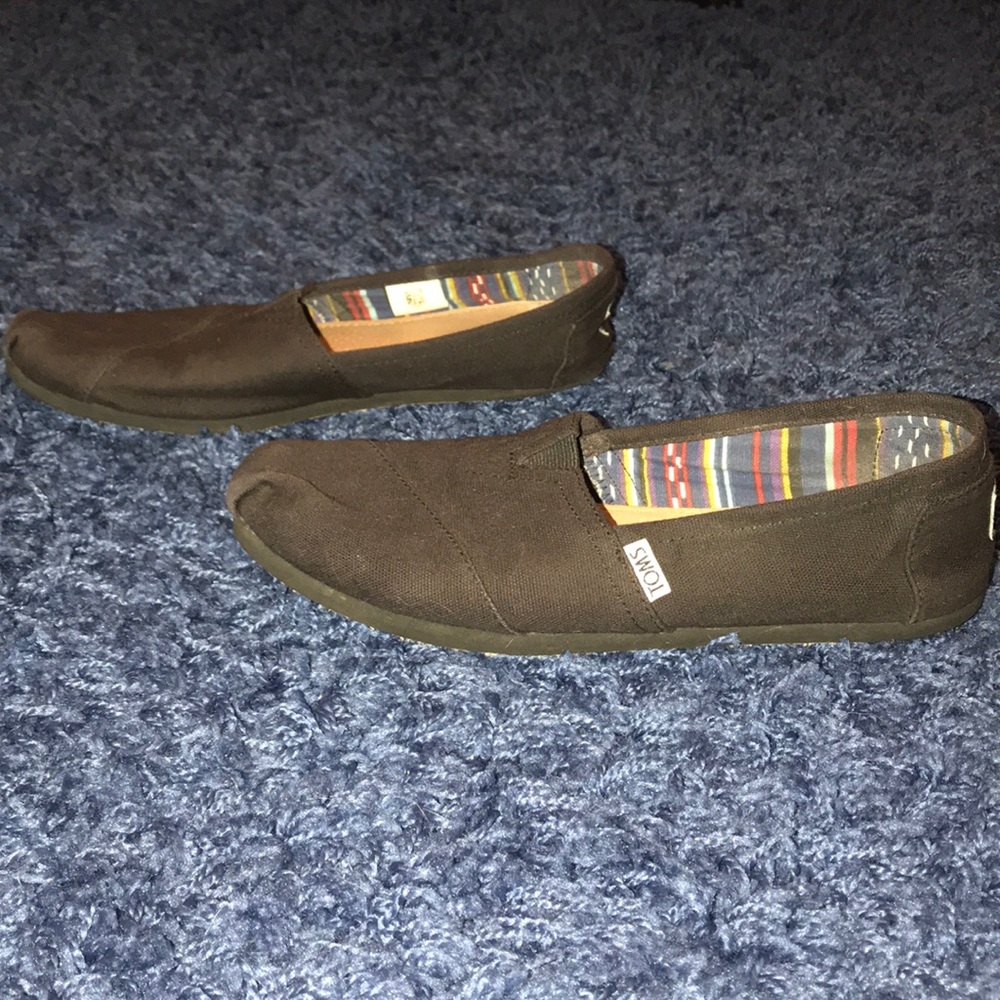 Toms - Picture 2 of 6